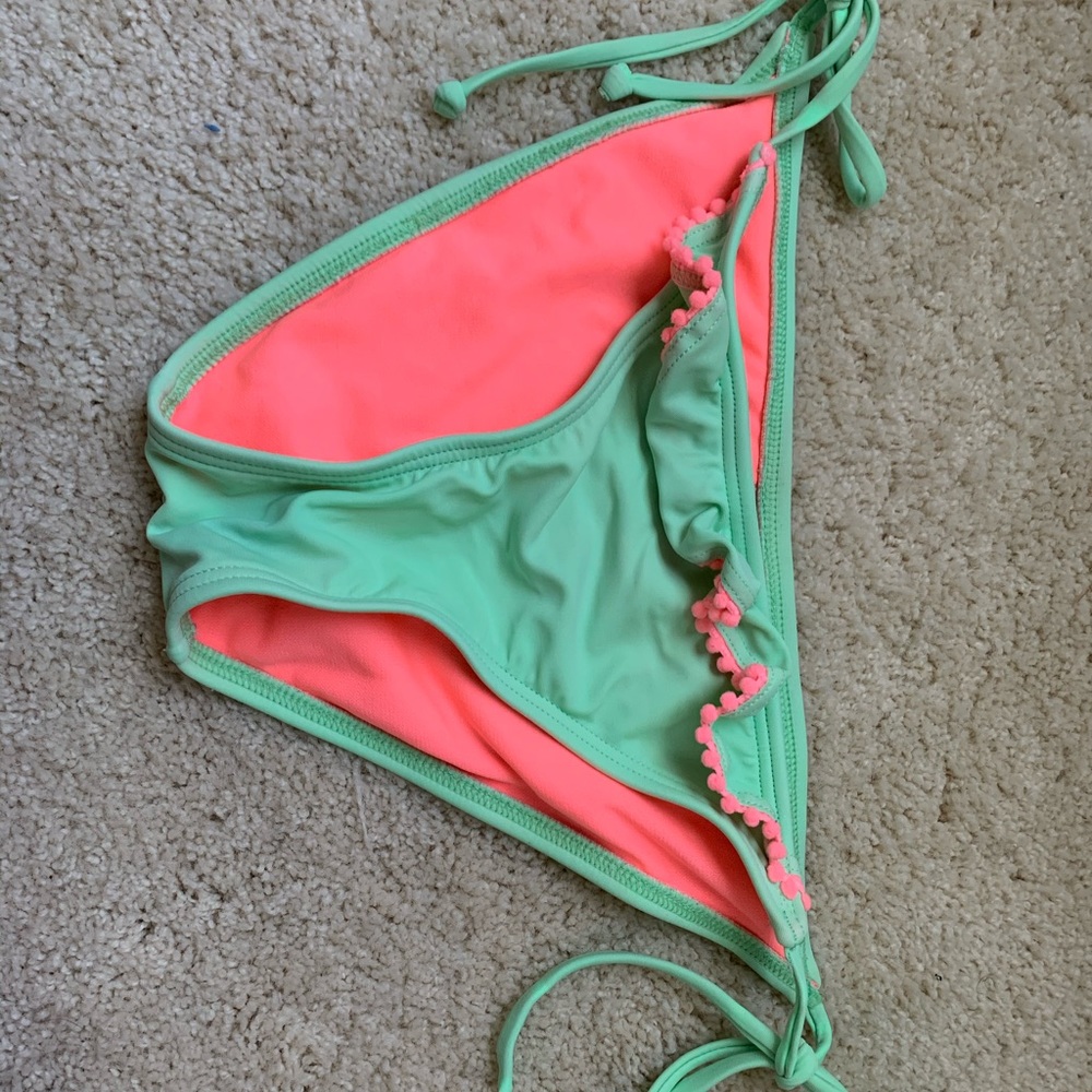 Ruffle bikini - Picture 4 of 5